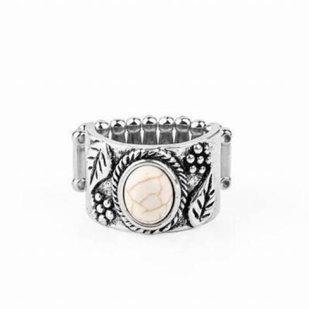 *Silver and white crackle stone ring.